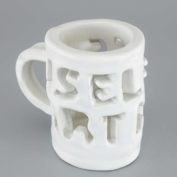 USELESS ART MUG